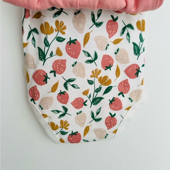 Rabbit + Bear Strawberries Onesie & Ruffle Pants Outfit Set NWT 🍓 - Picture 10 of 14